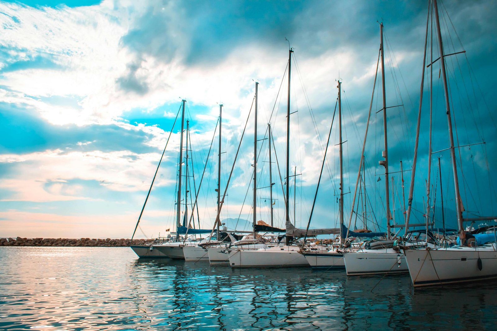 Why Charter a yacht in Greece