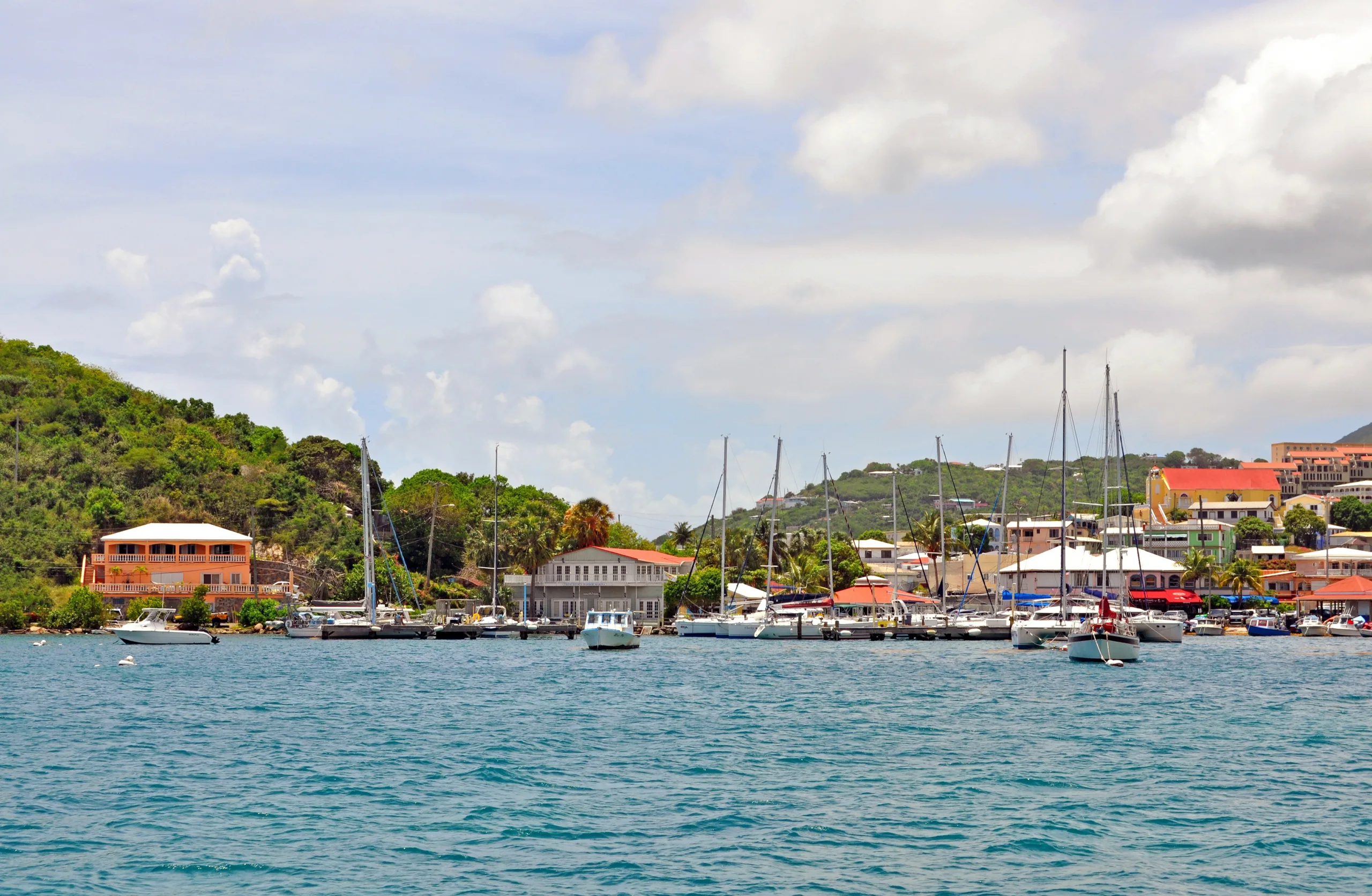charter a yacht in greece