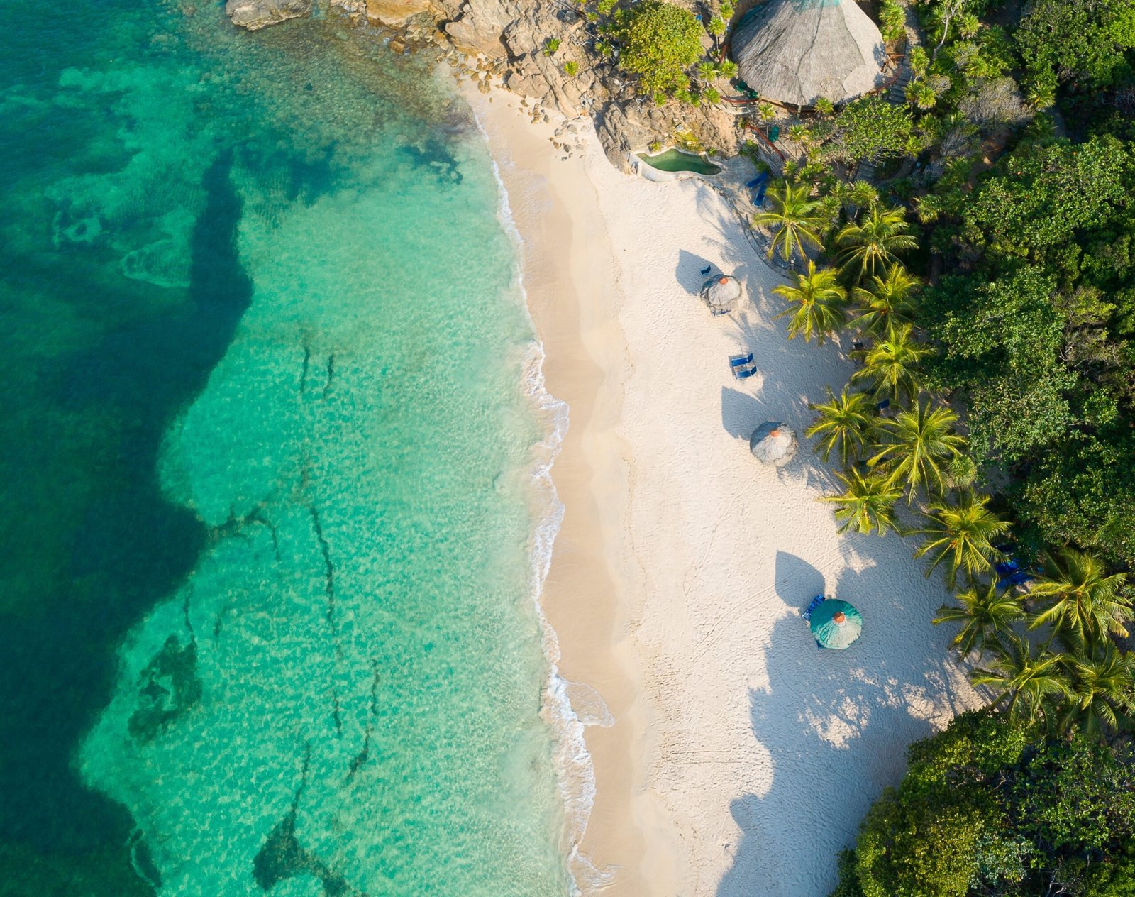 Aerial,View,Of,A,Tropical,Beach,In,Roatán,,Honduras,,With