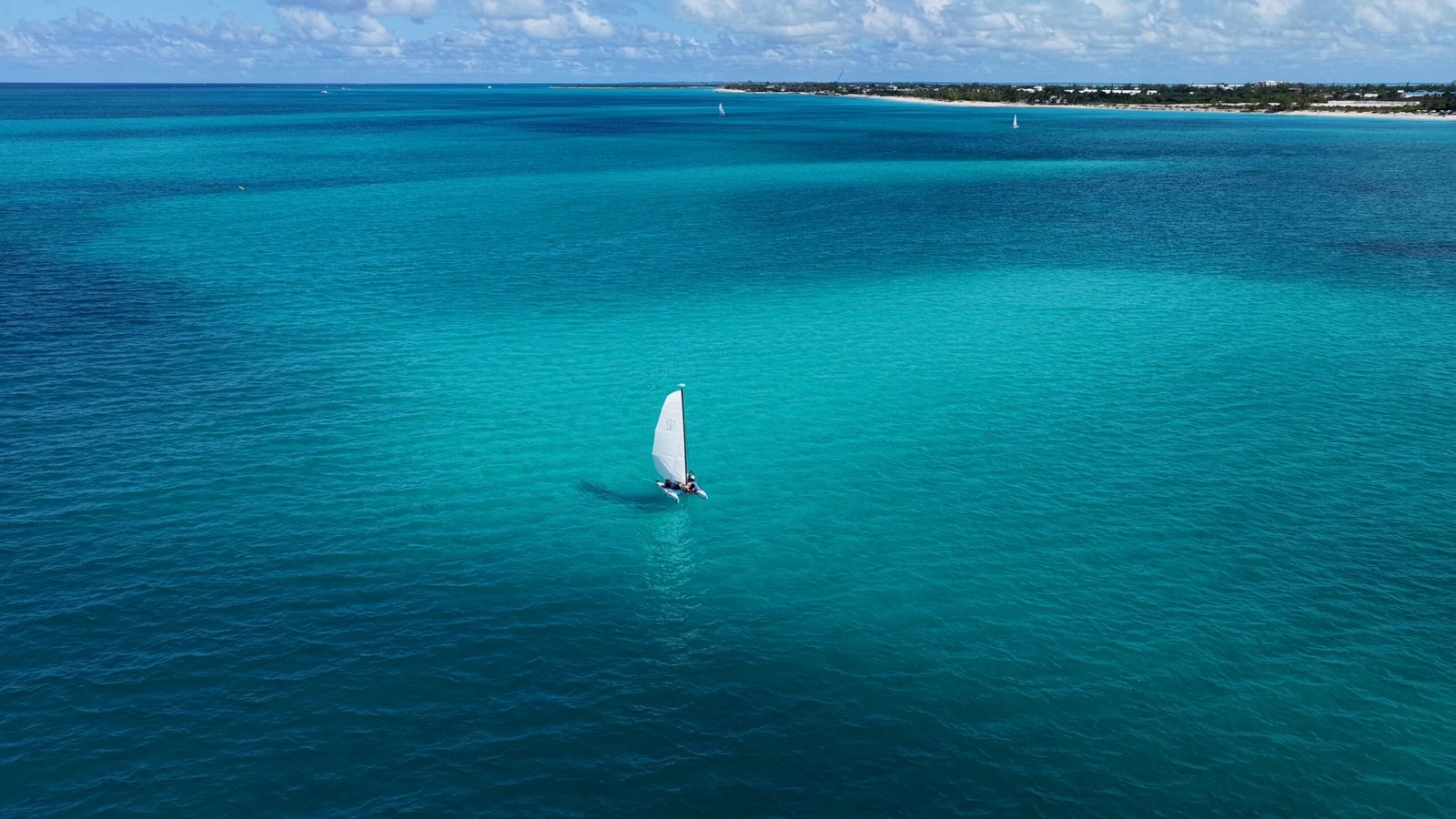 Boat,Sailing,At,Providenciales,In,Turks,And,Caicos,Islands.,Grace