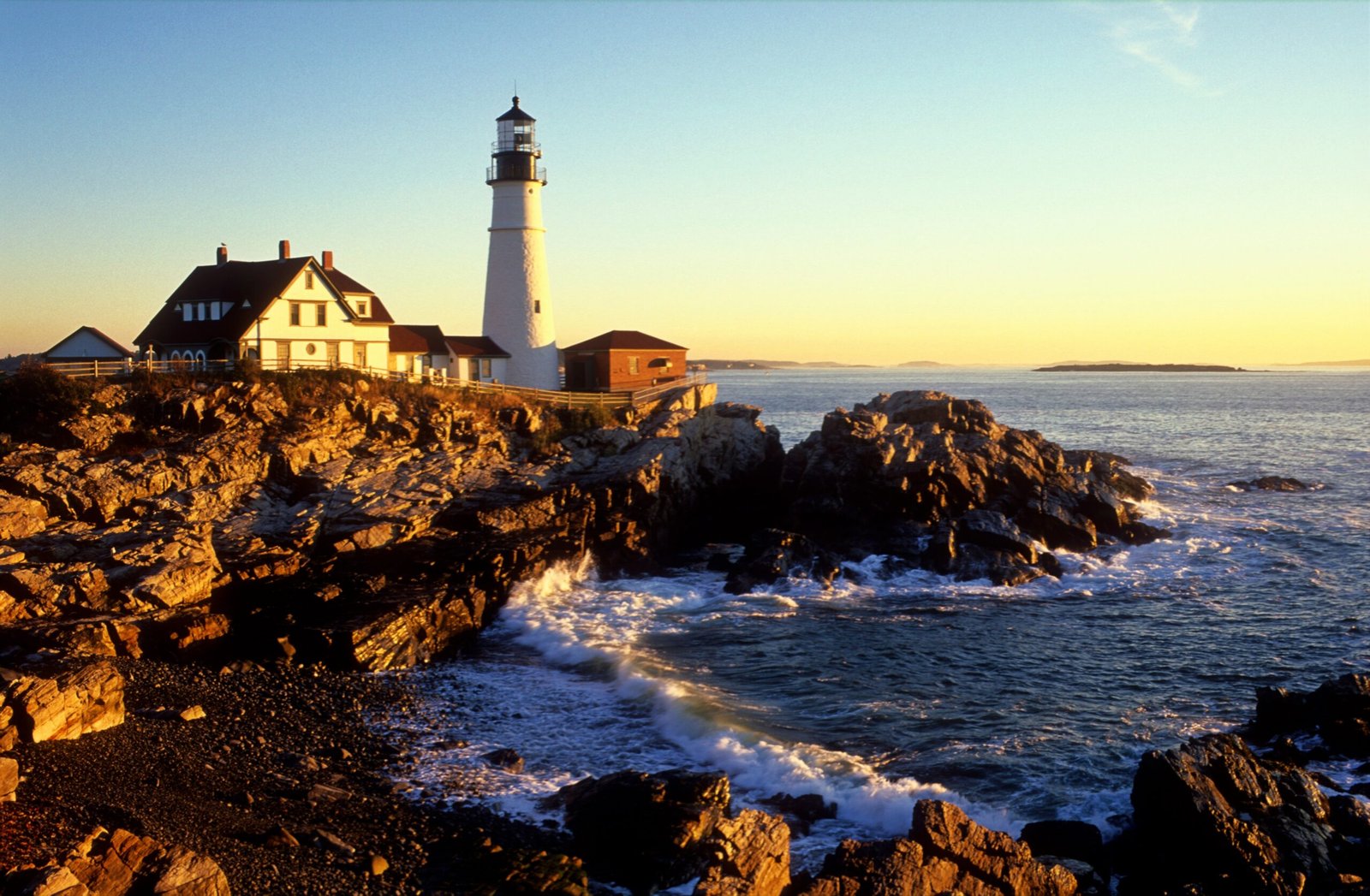 View,Of,Portland,Head,Lighthouse,In,The,Early,Morning,,With