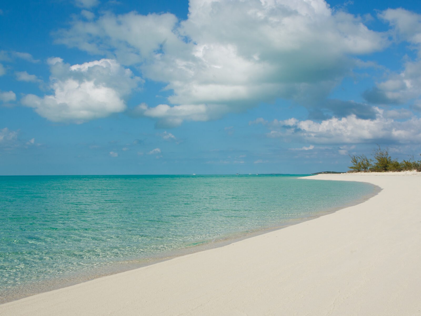 A,Classic,,White,Sand,Beach,On,Norman’s,Cay,In,The