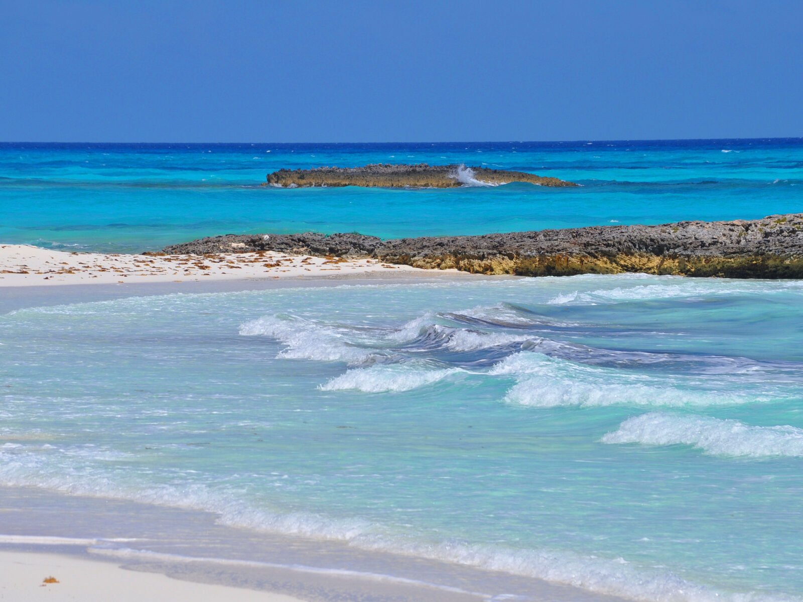 Beautiful,Aqua,Waters,Of,Shroud,Cay,In,The,Exumas,Bahamas