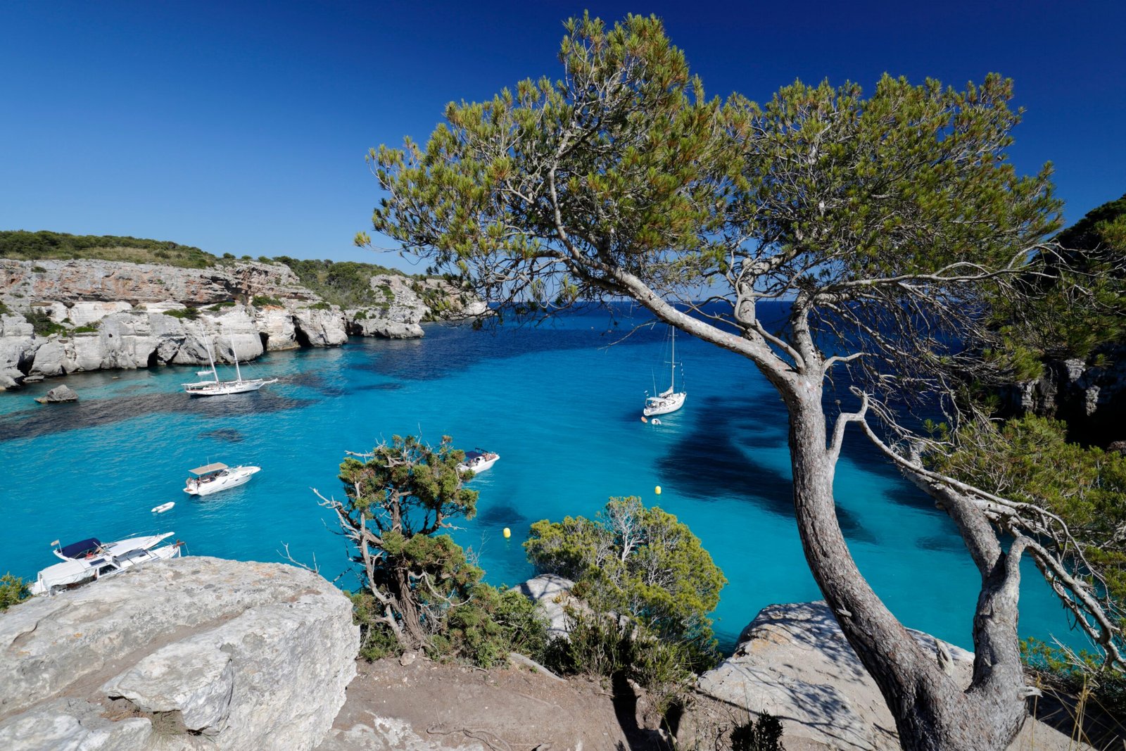 Yachts,Anchored,In,Cove,,Cala,Macarella,,Near,Cala,Galdana,,South