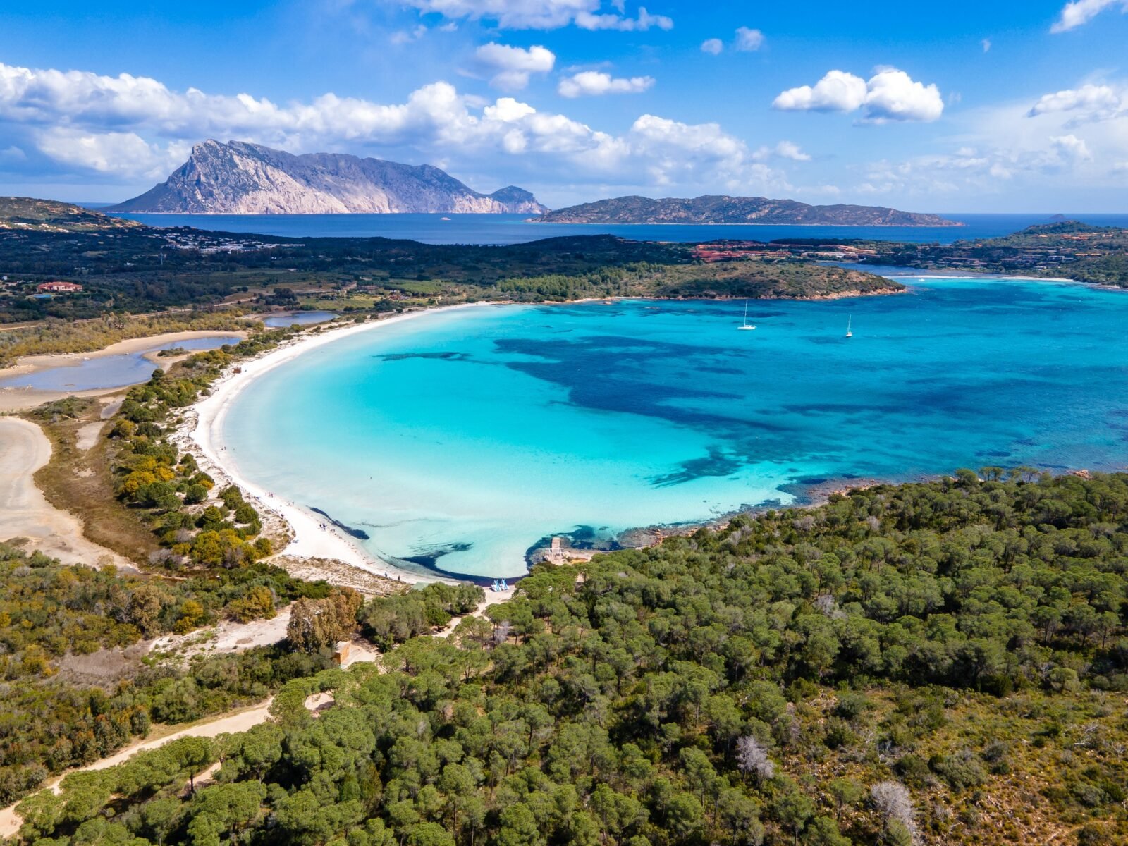Brandinchi,Beach,Near,San,Teodoro,With,Tavolara,Island,At,Background,